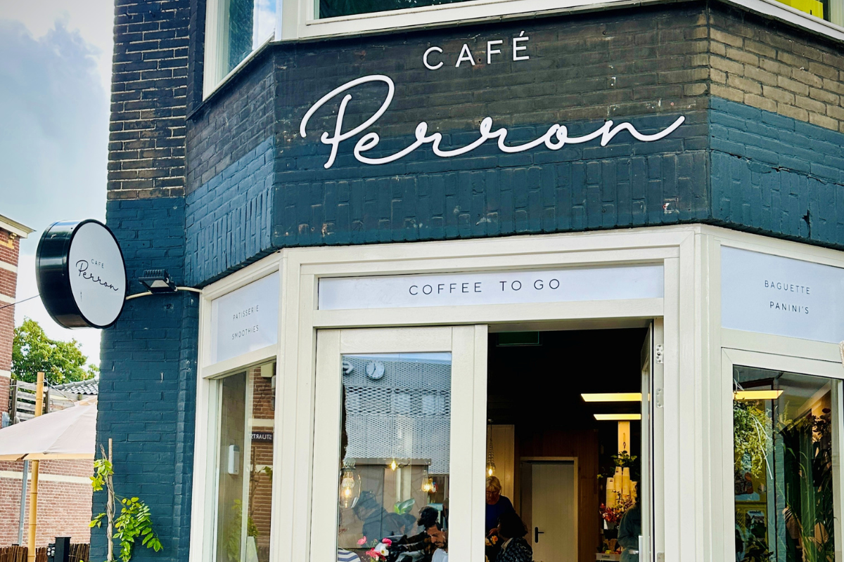 Café Perron voorkant